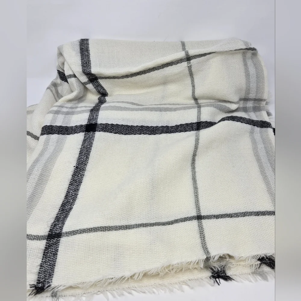 OLD NAVY OVERSIZE FLANNEL BLANKET SCARF CREAM PLAID SHAWL WRAP WOMEN OS COZY